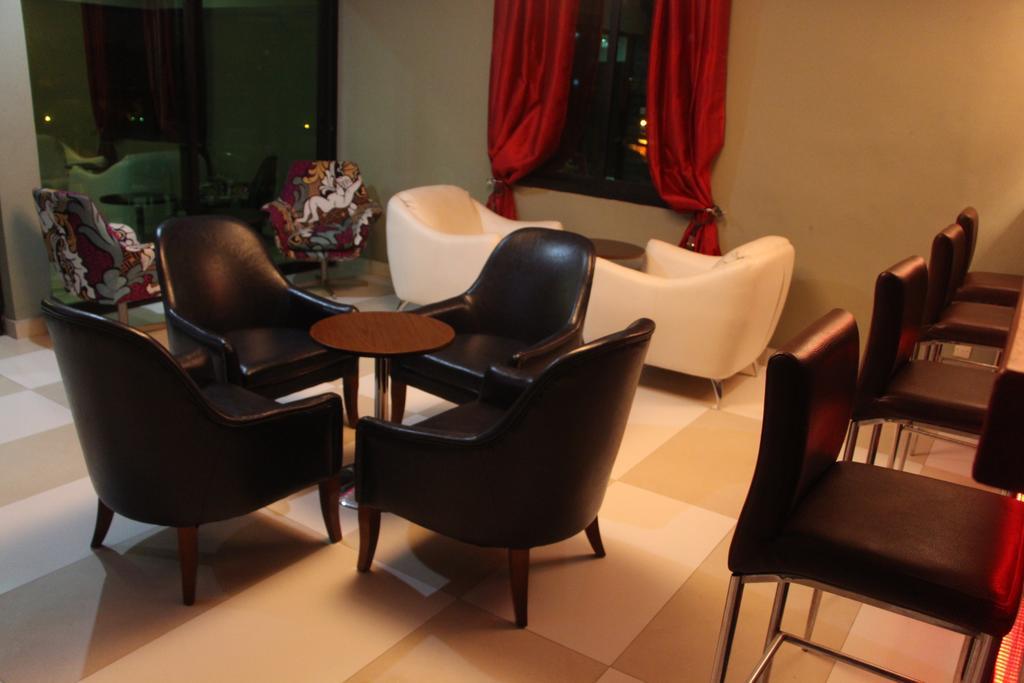 Eleven'S Hotel & Spa อาบีจาน ภายนอก รูปภาพ